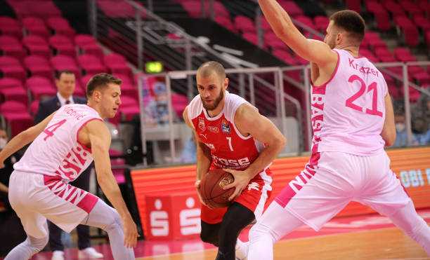 去了中场的 去了中场的