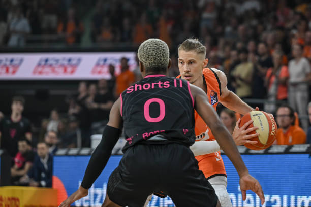 每场比赛的 每场比赛的