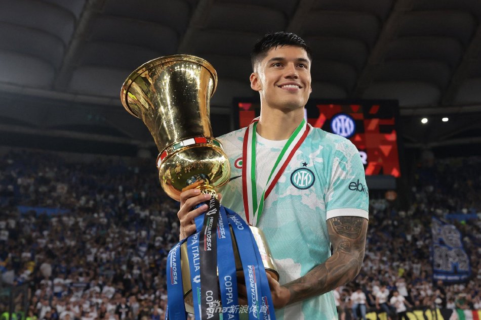 仅揭示了足 仅揭示了足